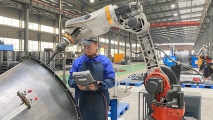 振康機械湯子康 敢與國際豪門扳手腕的“農(nóng)民企業(yè)家”與他的機械設備研發(fā)夢